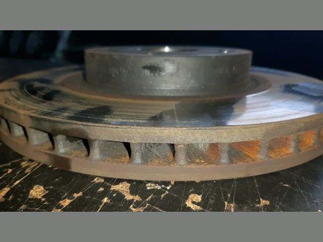 bontott TOYOTA COROLLA Első Féktárcsa