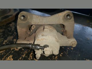 bontott TOYOTA COROLLA Jobb első Féknyereg Munkahengerrel