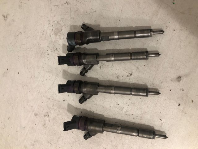 bontott TOYOTA COROLLA Porlasztó Sor / Híd