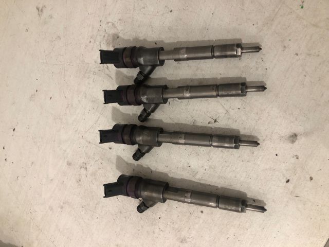 bontott TOYOTA COROLLA Porlasztó Sor / Híd