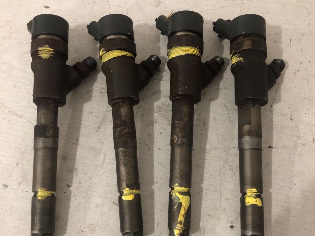 bontott TOYOTA COROLLA Porlasztó Sor / Híd