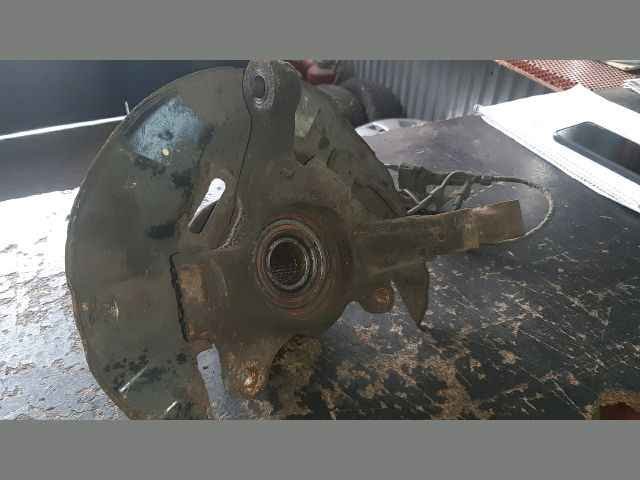 bontott TOYOTA COROLLA Bal első Csonkállvány Kerékaggyal