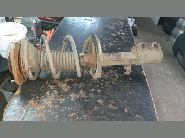 bontott TOYOTA COROLLA Jobb első Gólyaláb (Lengécsillapító, Rugó)