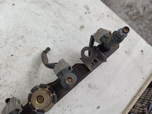 bontott TOYOTA COROLLA Porlasztó Sor / Híd