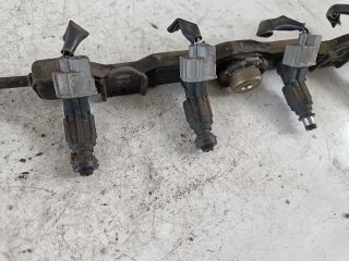 bontott TOYOTA COROLLA Porlasztó Sor / Híd