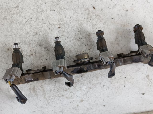 bontott TOYOTA COROLLA Porlasztó Sor / Híd