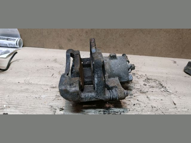 bontott TOYOTA COROLLA Bal első Féknyereg Munkahengerrel