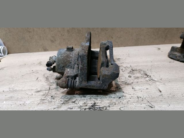 bontott TOYOTA COROLLA Bal első Féknyereg Munkahengerrel