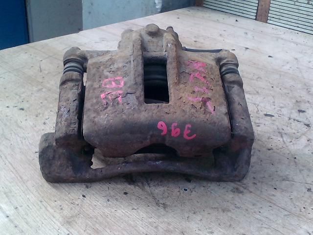 bontott TOYOTA COROLLA Bal első Féknyereg Munkahengerrel