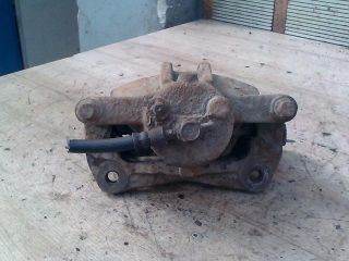 bontott TOYOTA COROLLA Bal első Féknyereg Munkahengerrel