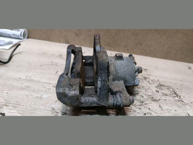 bontott TOYOTA COROLLA Bal első Féknyereg Munkahengerrel