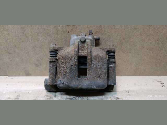 bontott TOYOTA COROLLA Bal első Féknyereg Munkahengerrel