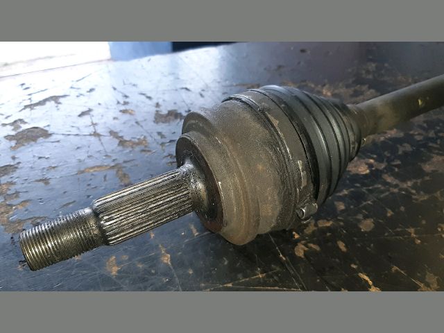 bontott TOYOTA COROLLA Bal Féltengely