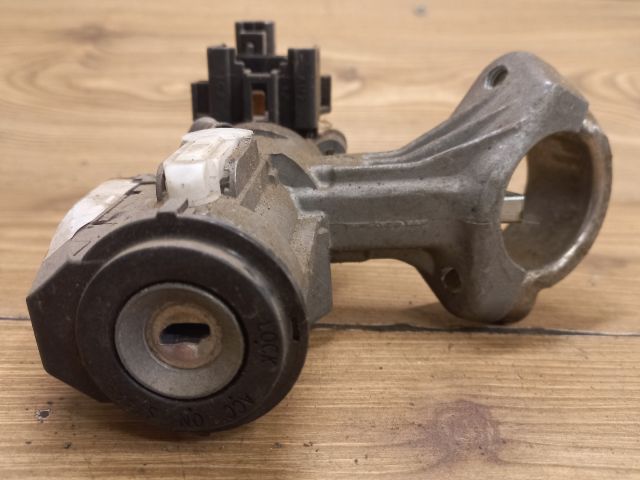 bontott TOYOTA COROLLA Gyújtáskapcsoló