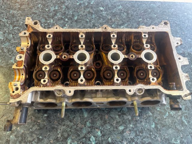 bontott TOYOTA COROLLA Hengerfej