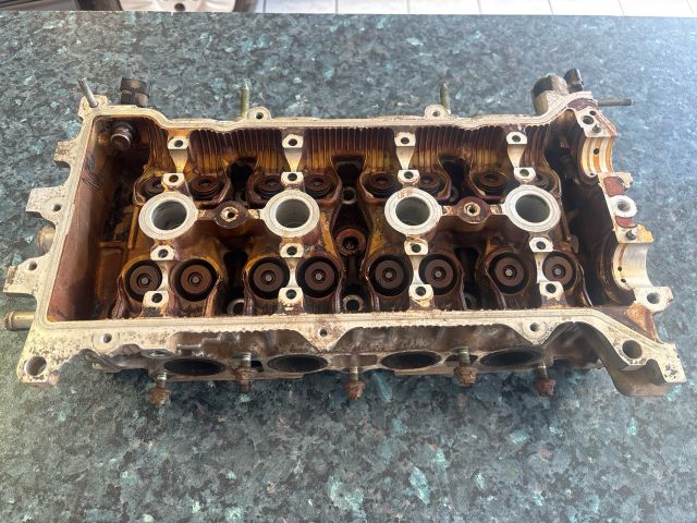 bontott TOYOTA COROLLA Hengerfej