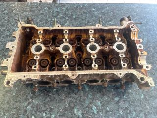 bontott TOYOTA COROLLA Hengerfej