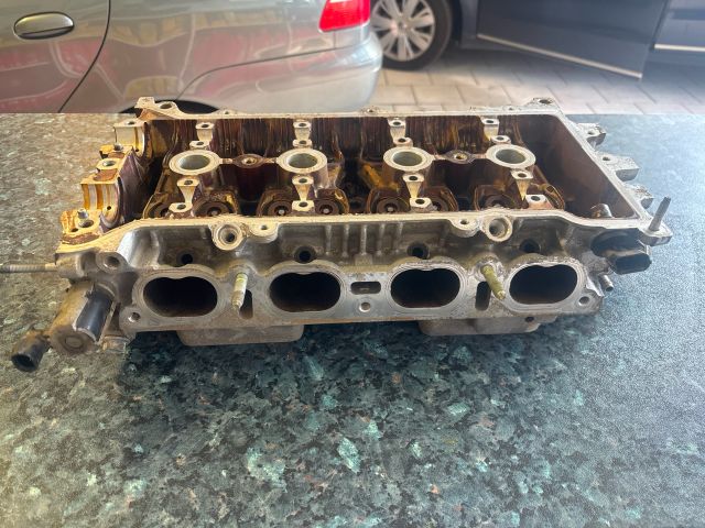 bontott TOYOTA COROLLA Hengerfej