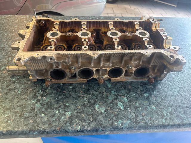 bontott TOYOTA COROLLA Hengerfej