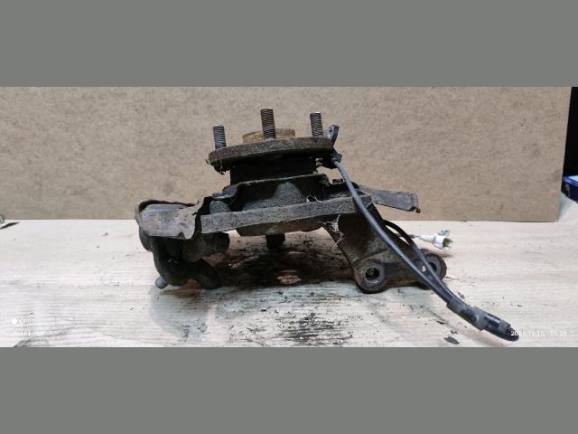 bontott TOYOTA COROLLA Jobb első Csonkállvány Kerékaggyal