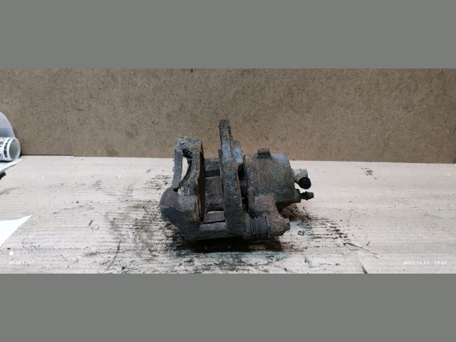 bontott TOYOTA COROLLA Jobb első Féknyereg Munkahengerrel