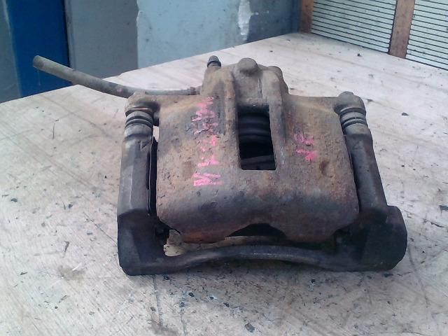 bontott TOYOTA COROLLA Jobb első Féknyereg Munkahengerrel