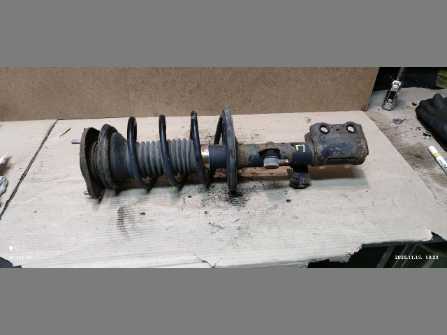 bontott TOYOTA COROLLA Jobb első Gólyaláb (Lengécsillapító, Rugó)