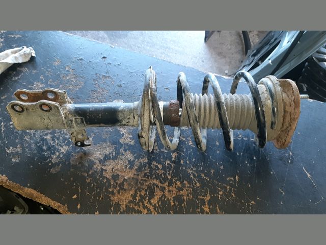 bontott TOYOTA COROLLA Jobb első Gólyaláb (Lengécsillapító, Rugó)