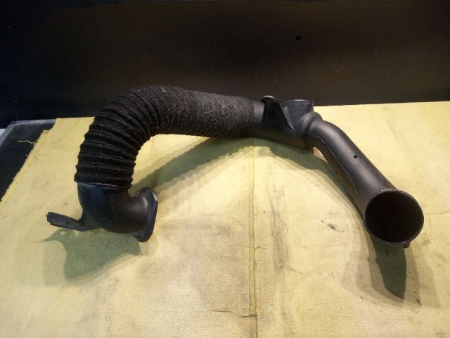 bontott TOYOTA COROLLA Légbeömlő Cső