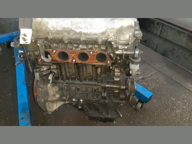 bontott TOYOTA COROLLA Motor (Fűzött blokk hengerfejjel)