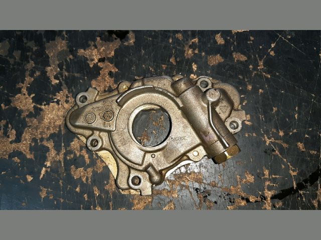 bontott TOYOTA COROLLA Olajszivattyú