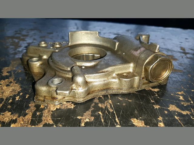 bontott TOYOTA COROLLA Olajszivattyú