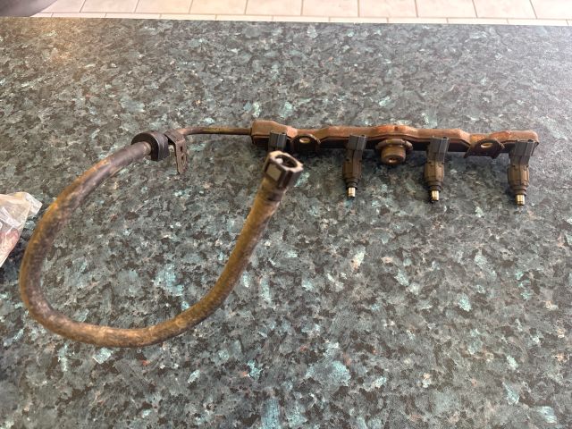 bontott TOYOTA COROLLA Porlasztó Sor / Híd