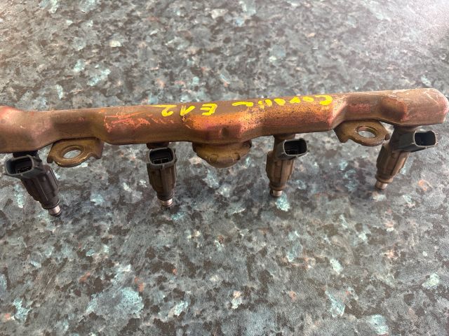 bontott TOYOTA COROLLA Porlasztó Sor / Híd