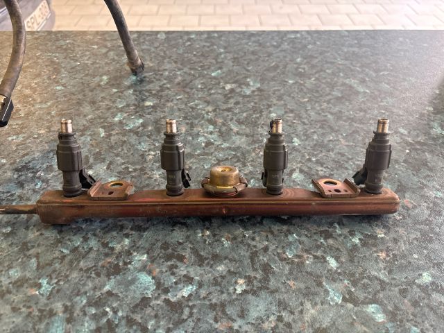 bontott TOYOTA COROLLA Porlasztó Sor / Híd