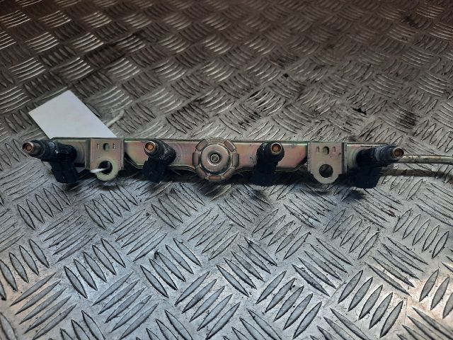 bontott TOYOTA COROLLA Porlasztó Sor / Híd