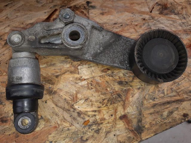 bontott TOYOTA COROLLA Szíjfeszítő Görgő