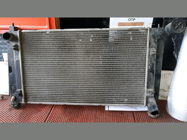 bontott TOYOTA COROLLA Vízhűtő Radiátor (Nem klímás)