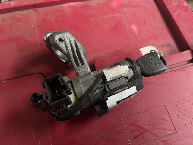 bontott TOYOTA COROLLA Gyújtáskapcsoló Házzal