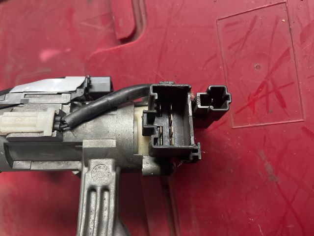 bontott TOYOTA COROLLA Gyújtáskapcsoló Házzal