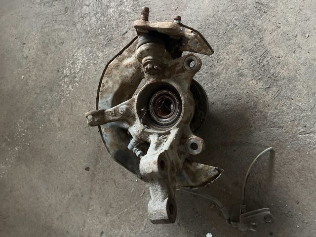 bontott TOYOTA COROLLA Jobb első Csonkállvány Kerékaggyal