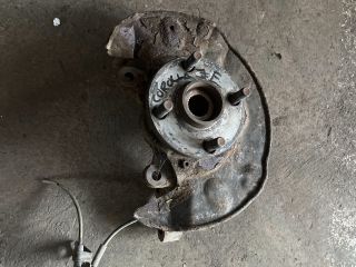 bontott TOYOTA COROLLA Jobb első Csonkállvány Kerékaggyal