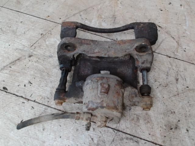 bontott TOYOTA COROLLA Jobb első Féknyereg Munkahengerrel