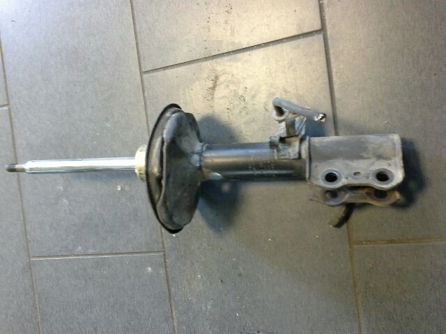 bontott TOYOTA COROLLA Jobb első Lengéscsillapító