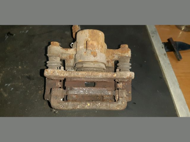 bontott TOYOTA COROLLA Jobb hátsó Féknyereg Munkahengerrel