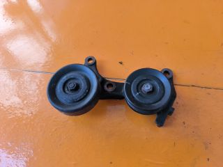 bontott TOYOTA COROLLA Szíjfeszítő Görgő