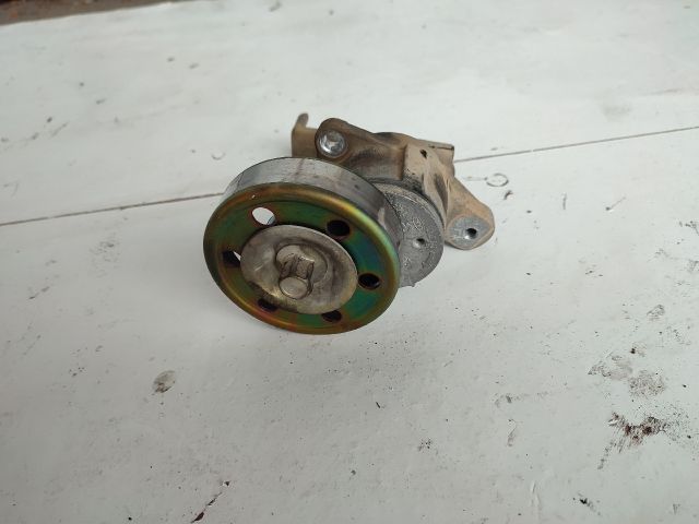 bontott TOYOTA COROLLA Szíjfeszítő Görgő