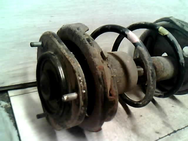 bontott TOYOTA COROLLA Bal első Lengéscsillapító