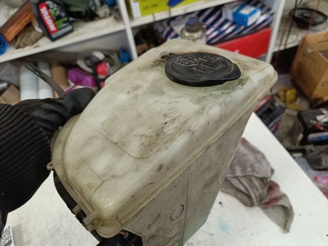 bontott TOYOTA COROLLA Ablakmosó Tartály