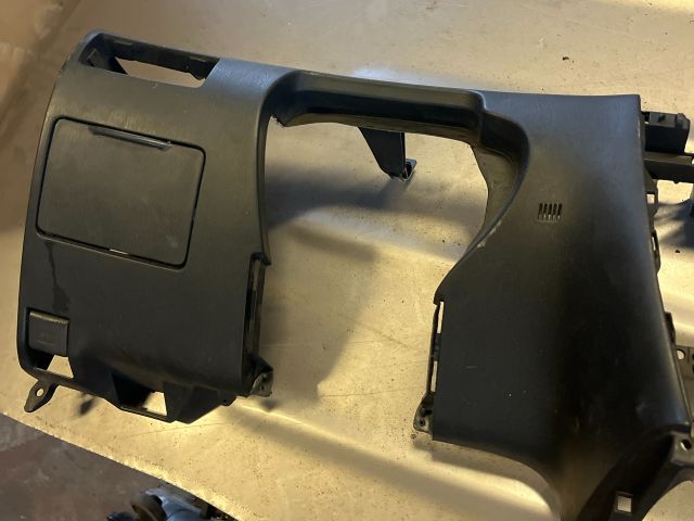 bontott TOYOTA COROLLA Alsó Műszerfal Burkolat